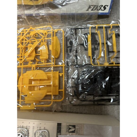Aoshima Street Gear RX-7 FD3S Model Kit 1:24 Scale Open Box #020791 - Picture 5 of 11